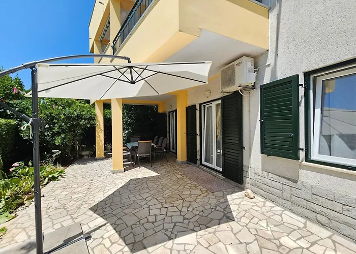 Apartamento Fuer 8 Personen- 150m Vom Entfernt By Interhome Novi Vinodolski